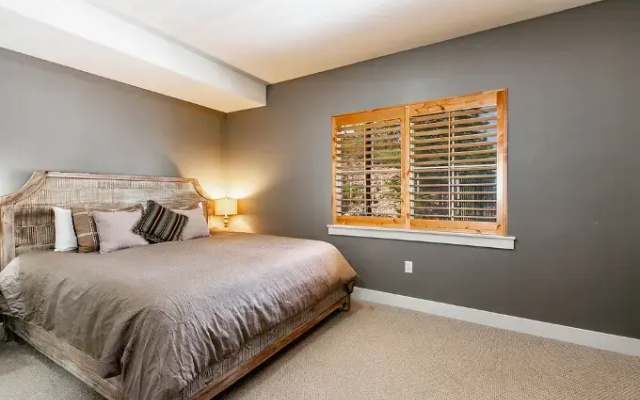 All Seasons Resort Lodging-Bear Hollow Village