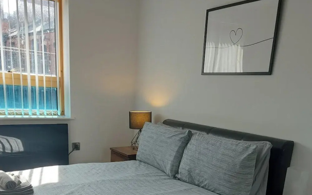 Modern 2-bed Apartment -12 Min Walk to Centre