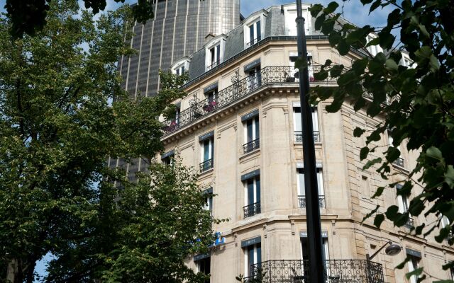 Отель Odessa Montparnasse Париж вид на фасад