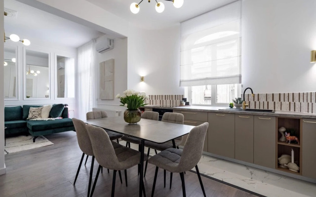 Contemporary Aparthotel 2-BR Flats Near Old Town, Quiet & Serene