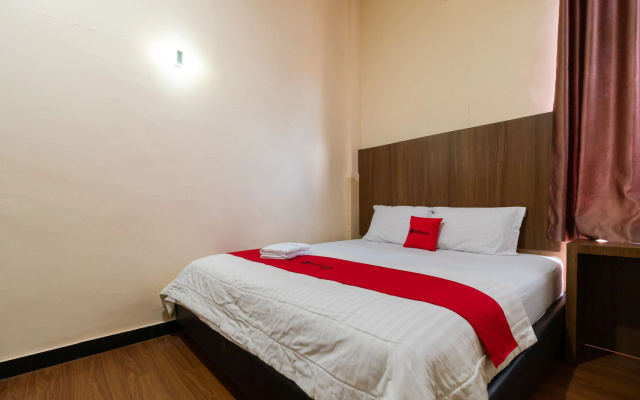 RedDoorz Plus near Ramayana Pematangsiantar