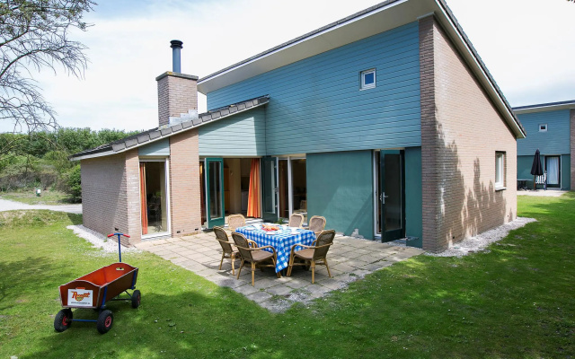 Restyled Holiday Home with Fireplace near Beach
