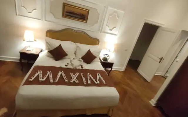 Maison Maxim De Lesseps
