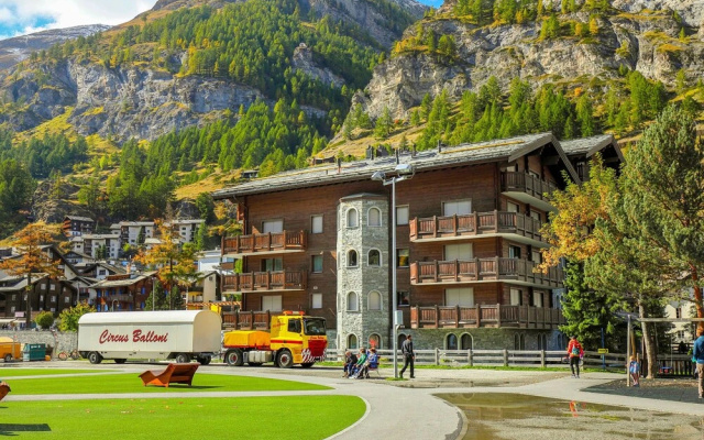 Whymper Zermatt in Zermatt