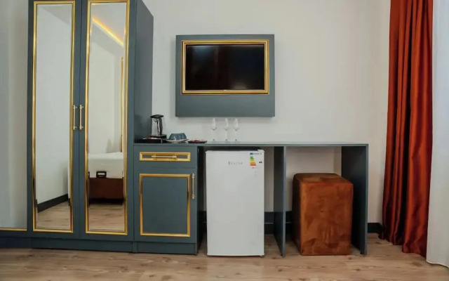 Taksim Crown Hotel