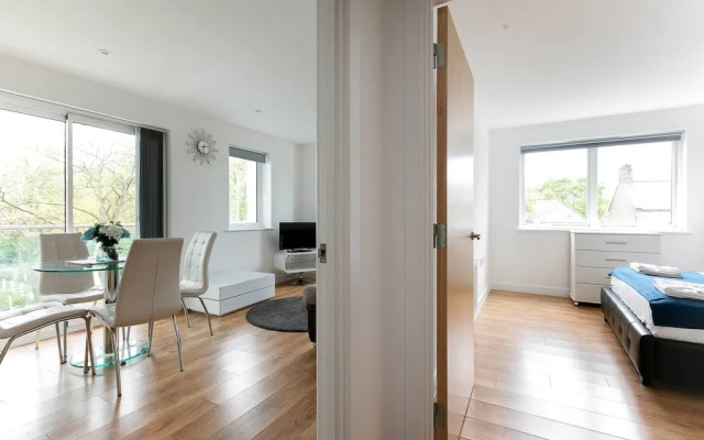 Skyvillion - Tower Point Enfield 1bed Wbalcony
