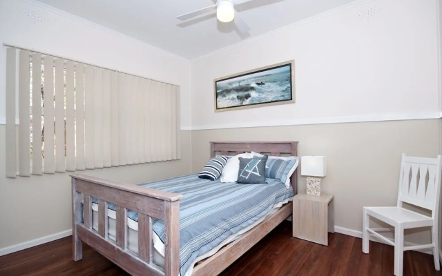 Blue Water, 127 Government Road