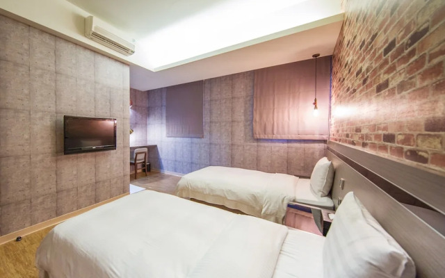 Military 75 Hotel