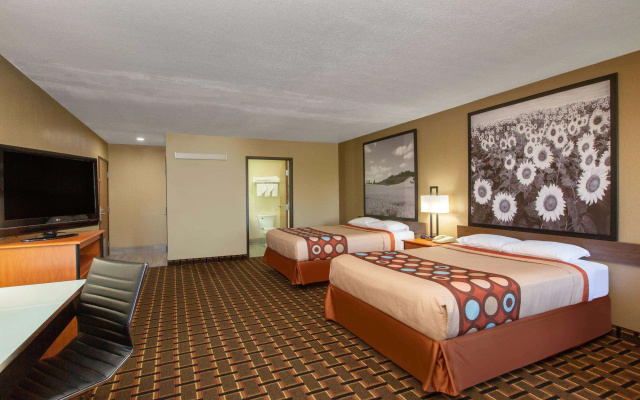 Super 8 by Wyndham Ottawa