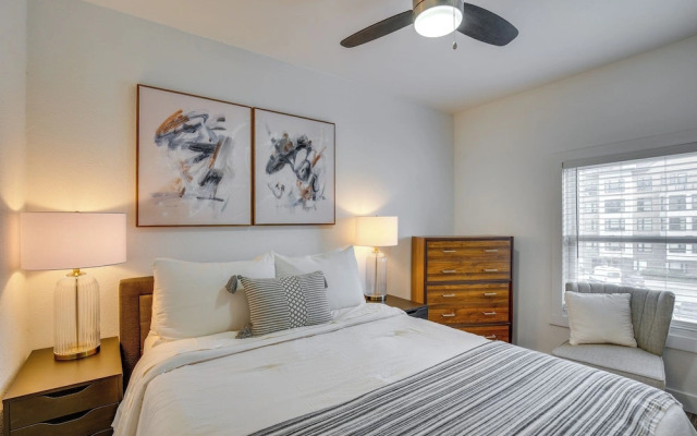 Gateway to Downtown Tacoma! Sleek Couple's Condo