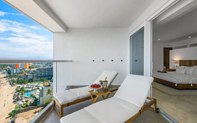 Beachfront Luxury 4BR Penthouse With Incredible Ocean Views