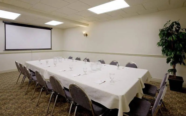 Clarion Inn And Conference Centre