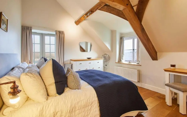 Host Stay Coed Barn