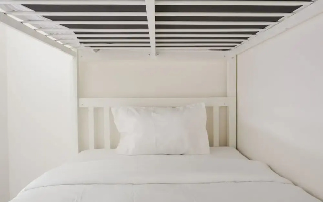 Cozy Stay 2BR at Paradise Mansion Apartment