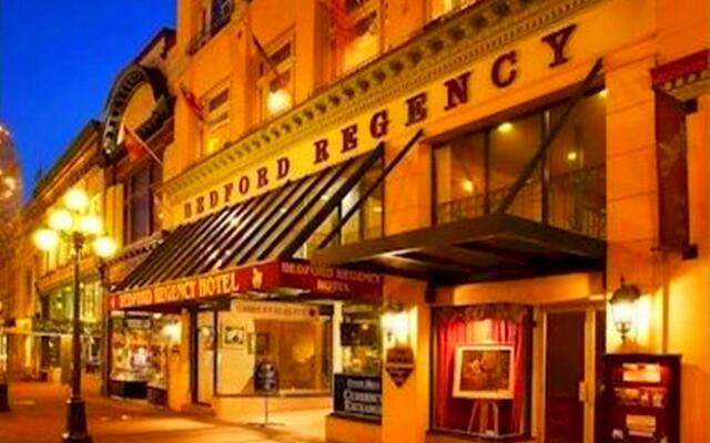 Отель The Bedford Regency Hotel Канада, Виктория - отзывы, цены и фото номеров - забронировать отель The Bedford Regency Hotel онлайн вид на фасад