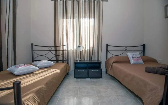 Seaside Plitra Paradiso - Steps From the Beach
