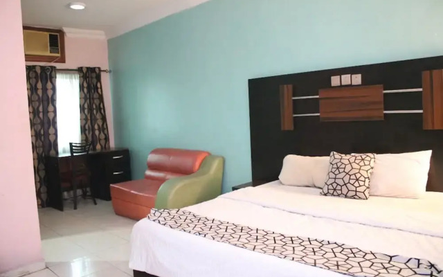 Senators Suites and Towers