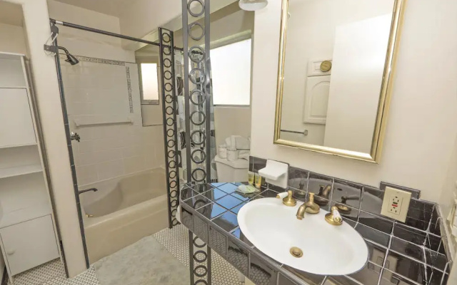 1746 Venice 3 Bedroom Home