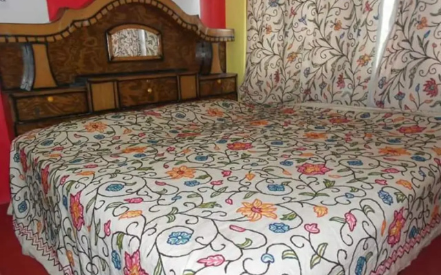 Goroomgo Rooma Srinagar