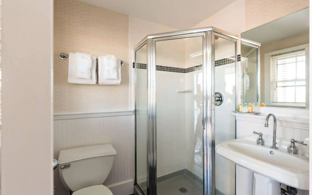 Brass Key Guesthouse - Adults Only