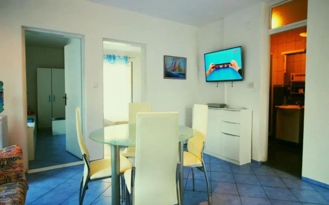 Apartments Roza 1-2
