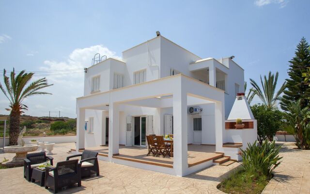Отель Protaras Views Villa Кипр, Протарас - отзывы, цены и фото номеров - забронировать отель Protaras Views Villa онлайн вид на фасад