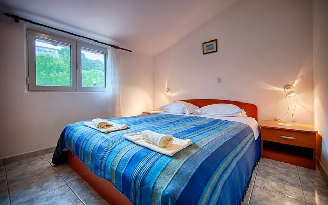 Apartments Malo Lago