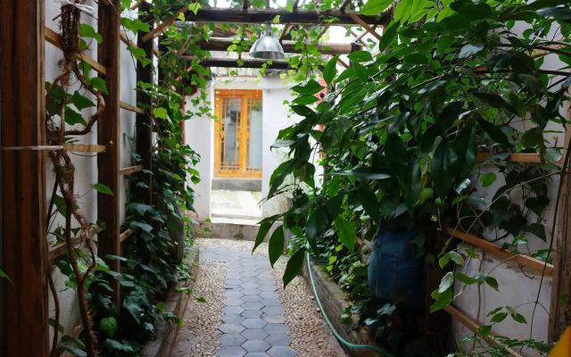 Lijiang Waterfront Inn