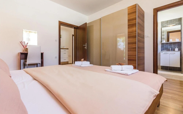 Amazing Home in Liznjan With Wifi and 3 Bedrooms
