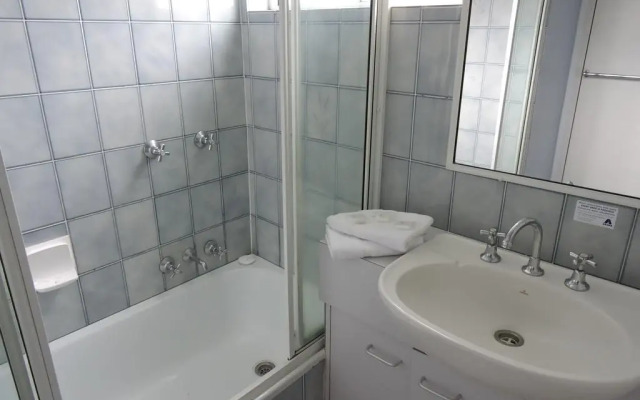 Cannes Court Apartments