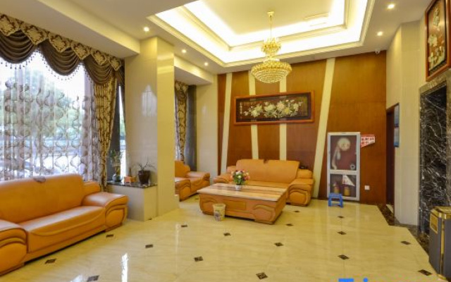 Linhai Zhaoyue Business Hotel