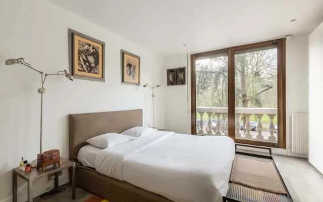 Neuilly-sur-seine Modernist Retreat