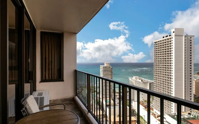 Deluxe Ocean View Condo on 31st Floor - Free Parking & Wifi!