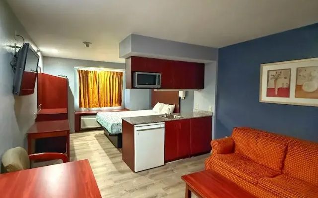 BlissPoint Inn & Suites, Northwood