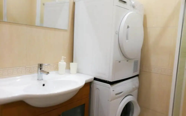 Comfort and Quiet - Renovated Flat