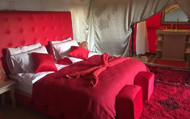 Merzouga Luxury Camp