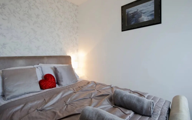 Seaview Regency Apartment With Private Parking