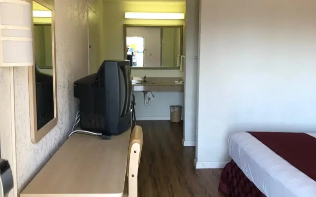 Delta Inn
