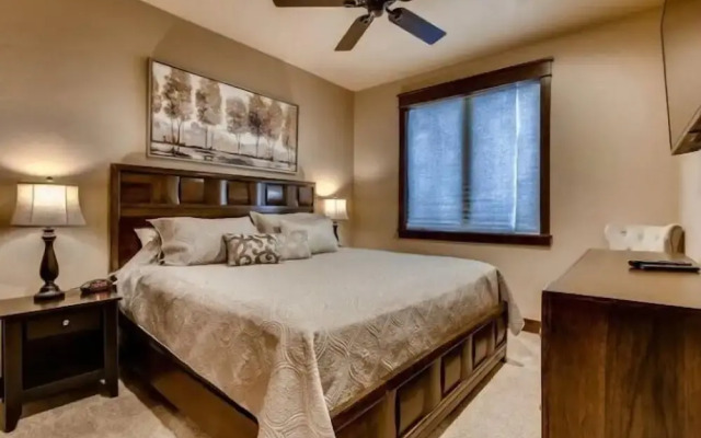 Spacious 4 Bedroom Townhome in River Run Village Within Walking Distance to Gondola and Restaurants