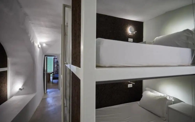 Hostel 16 Oia