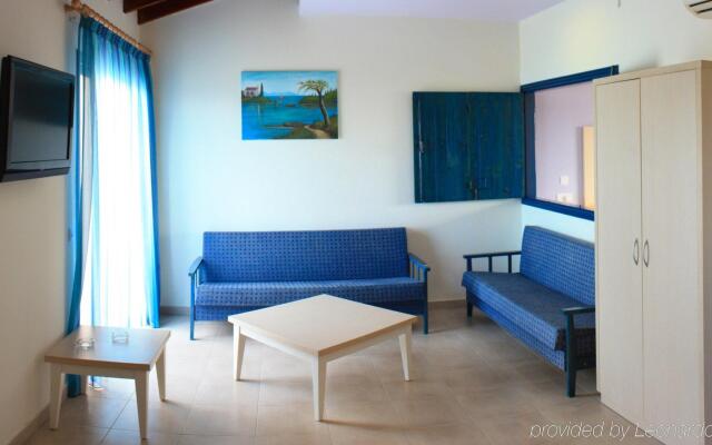 Апартаменты Myroandrou Beach Apartments комната для гостей