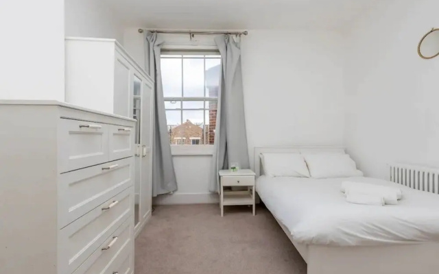 Spacious 5 Bedroom Home in Camden