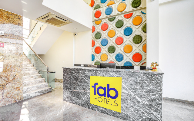 Fabhotel The White Moon