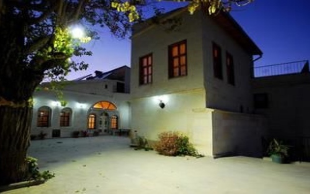 Отель Upper Greek House вид на фасад