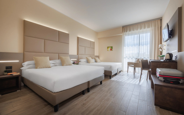Отель Jr Hotels Gate 7 Bologna 
