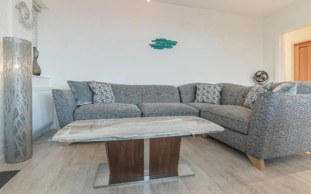 Jurassic View Apartment