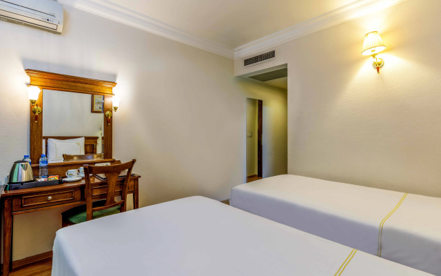 Hotel Golden Crown