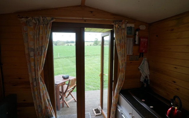 Beehive @ Westcote Glamping- Campsite