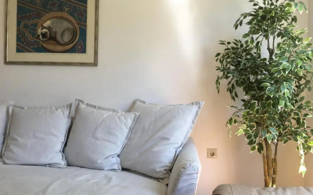 Central 5 Room Apartment