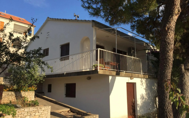 Vanesa - 50m From the sea - H
